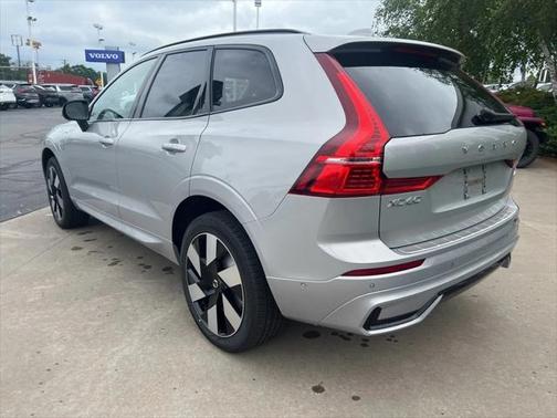 2025 Volvo XC60 Plug-In Hybrid T8 Plus