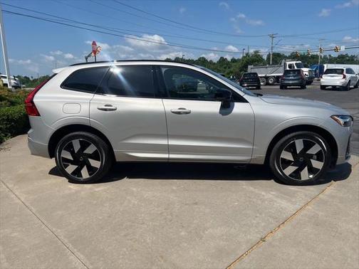 2025 Volvo XC60 Plug-In Hybrid T8 Plus