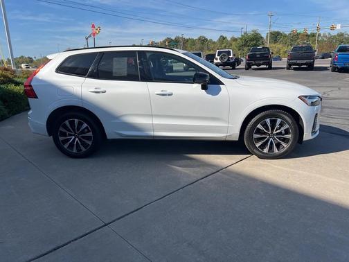 2025 Volvo XC60 Plus