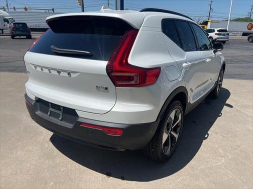 2025 Volvo XC40 B5 Plus Dark Theme