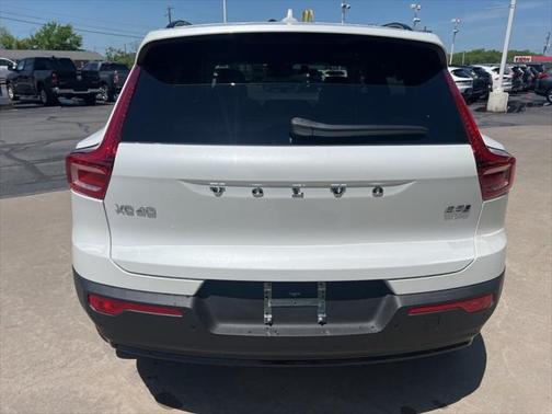 2025 Volvo XC40 B5 Plus Dark Theme