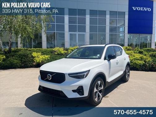 2025 Volvo XC40 B5 Plus Dark Theme