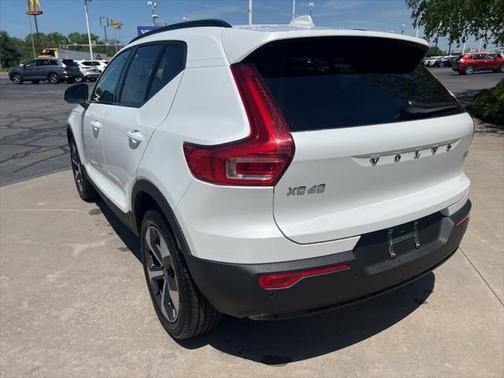 2025 Volvo XC40 B5 Plus Dark Theme