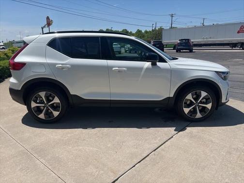 2025 Volvo XC40 B5 Plus Dark Theme