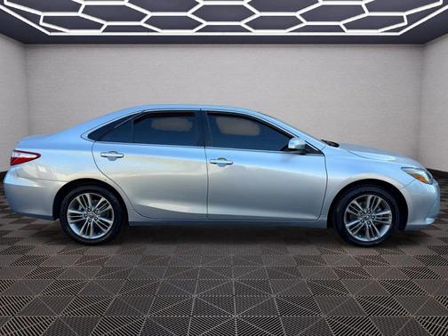 Celestial Silver Metallic 2016 Toyota Camry SE