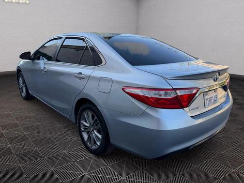 Celestial Silver Metallic 2016 Toyota Camry SE