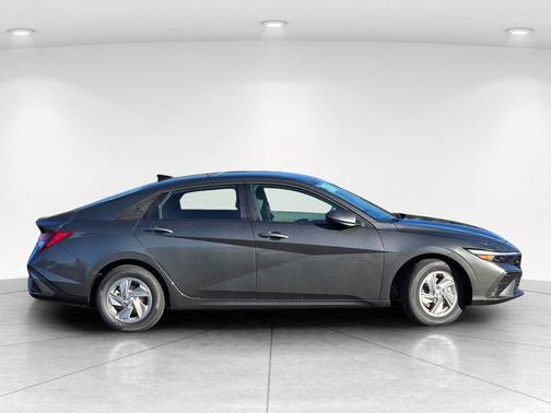 Amazon Gray 2026 Hyundai ELANTRA SE