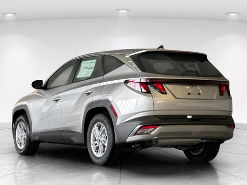 Shimmering Silver 2026 Hyundai TUCSON SE