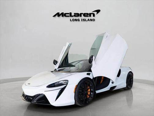 2025 McLaren Artura