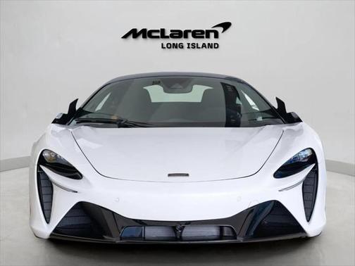 2025 McLaren Artura