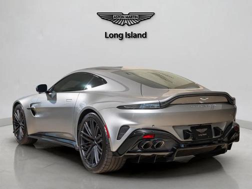 2025 Aston Martin Vantage Base