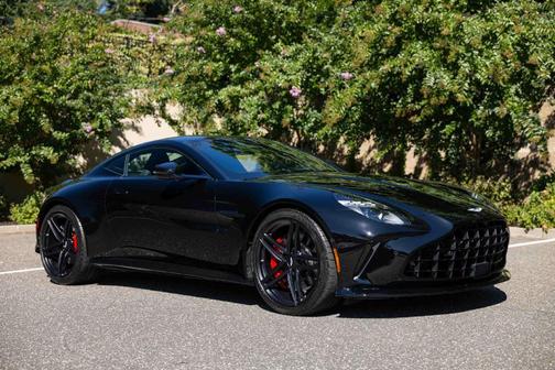 Onyx Black 2025 Aston Martin Vantage Base