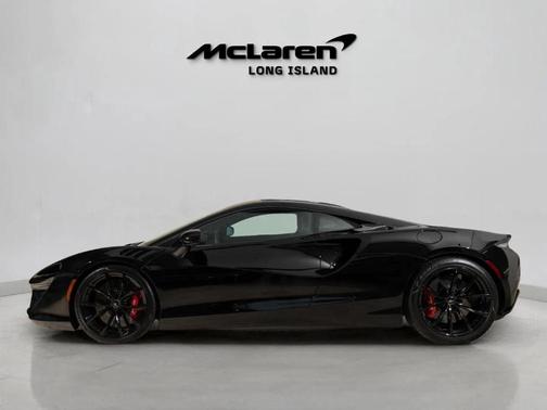 2023 McLaren Artura 