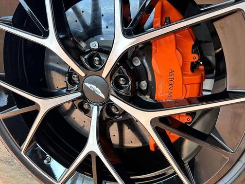 2025 Aston Martin DBX 707