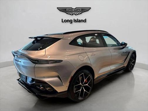 2025 Aston Martin DBX 707