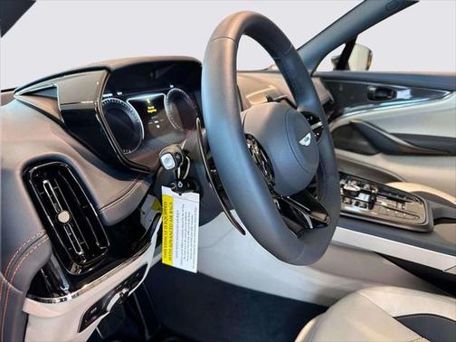 2025 Aston Martin DBX 707