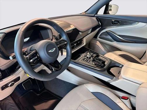 2025 Aston Martin DBX 707