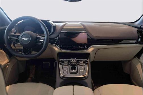 2025 Aston Martin DBX 707