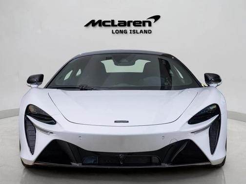 2023 McLaren Artura Performance
