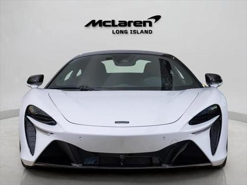 2023 McLaren Artura Performance