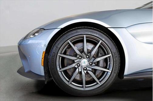 2020 Aston Martin Vantage Base