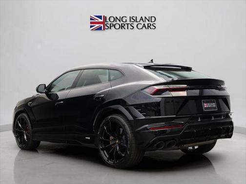 2023 Lamborghini Urus S