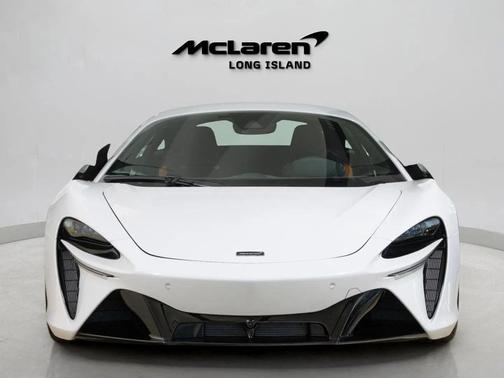 2024 McLaren Artura 