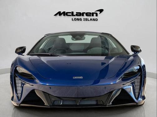 2024 McLaren Artura 