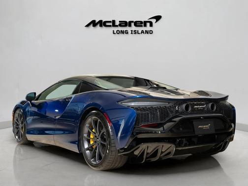 2024 McLaren Artura 