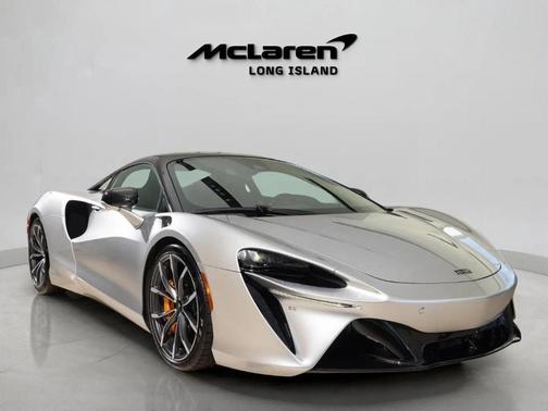 2023 McLaren Artura Performance