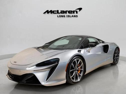 2023 McLaren Artura Performance