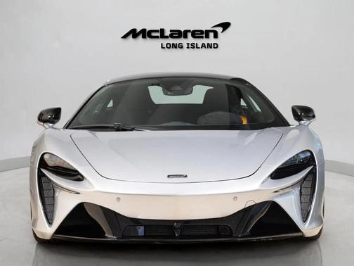 2023 McLaren Artura Performance