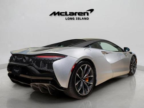 2023 McLaren Artura Performance