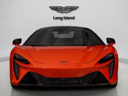 2023 McLaren Artura Performance