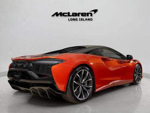2023 McLaren Artura 