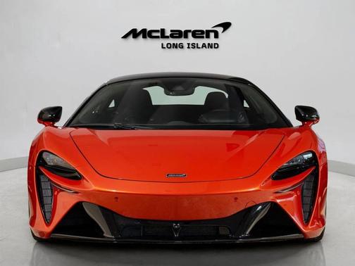 2023 McLaren Artura 