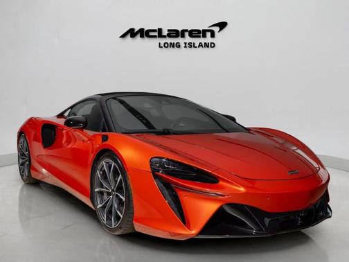 2023 McLaren Artura 