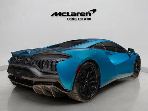 2023 McLaren Artura TechLux