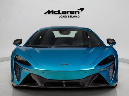 2023 McLaren Artura 
