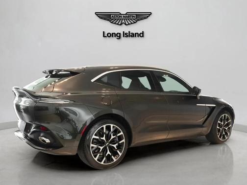 Minotaur Green 2024 Aston Martin DBX Base