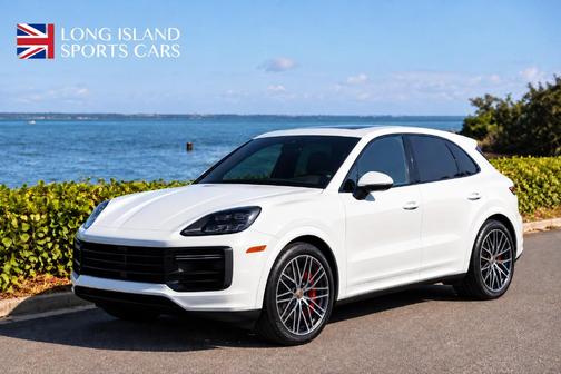 Carrara White Metallic 2025 Porsche Cayenne Turbo