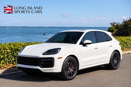 Carrara White Metallic 2025 Porsche Cayenne Turbo