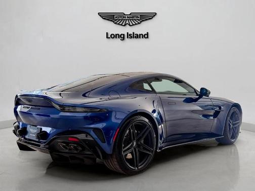 2025 Aston Martin Vantage Base