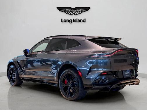 2025 Aston Martin DBX 707