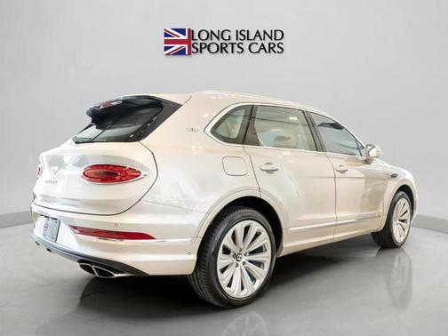 White Sand by Mulliner 2022 Bentley Bentayga