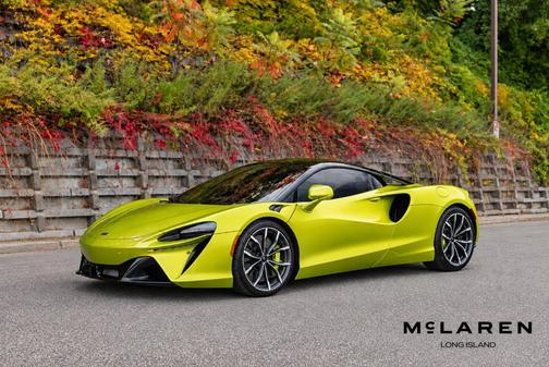 Green 2023 McLaren Artura