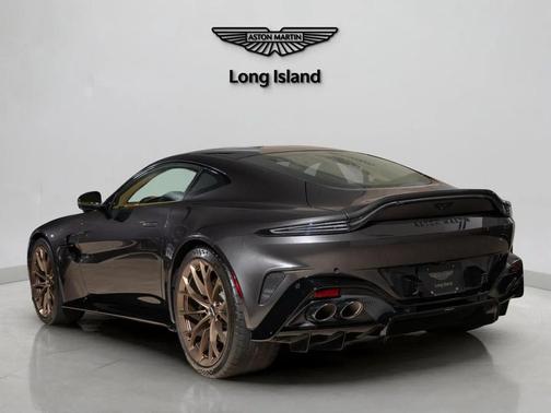 2025 Aston Martin Vantage Base