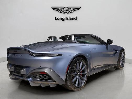 2022 Aston Martin Vantage Base