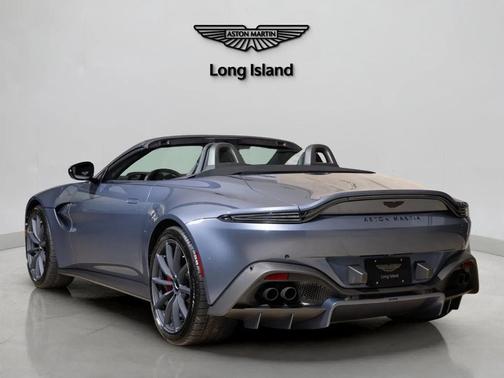 2022 Aston Martin Vantage Base