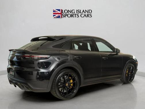 Jet Black Metallic 2022 Porsche Cayenne Turbo GT